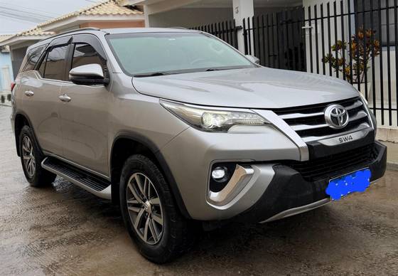 TOYOTA HILUX SW4 2.8 SRX 4X4 7 LUGARES 16V TURBO INTERCOOLER DIESEL 4P AUTOMÁTICO TOYOTA HILUX SW4 2.8 SRX 4X4 7 LUGARES 16V TURBO INTERCOOLER DIESEL 4P AUTOMÁTICO